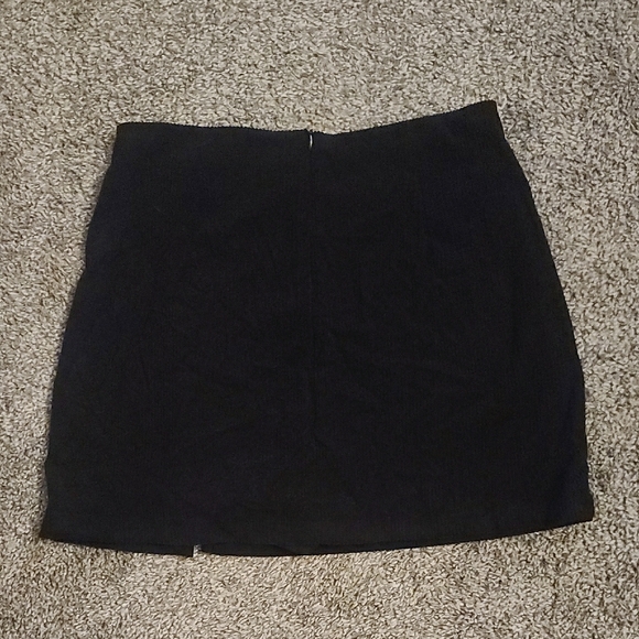Halara Black Skirt - Picture 2 of 3